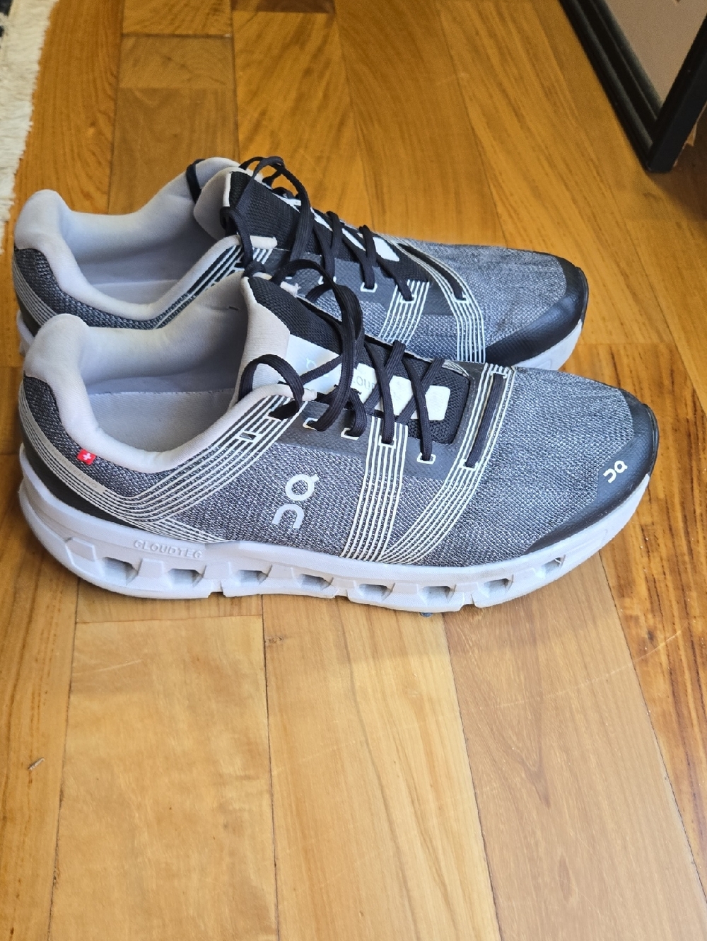 On Running Men's Grey and White Cloudstyle Athletic Sneakers